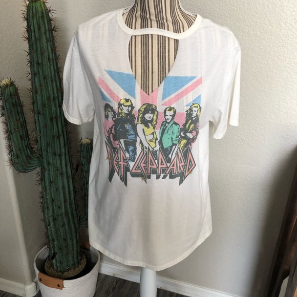 def leppard Tops - Def Leppard Cut Out T- Shirt size Large